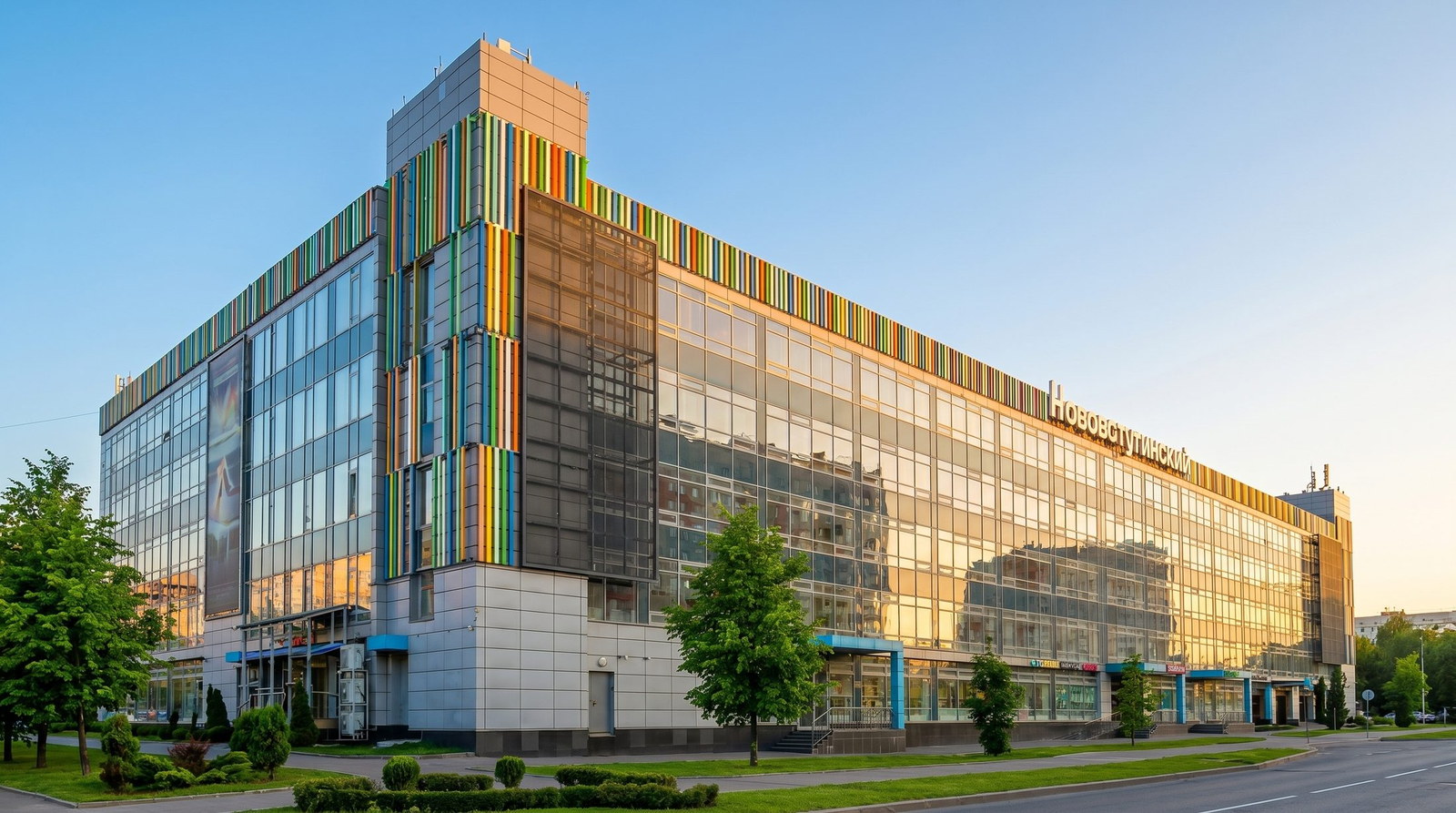 Помещение 337,9 м² с арендатором и 200 кВт